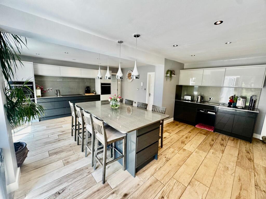 Open Plan Kitchen Entertainment