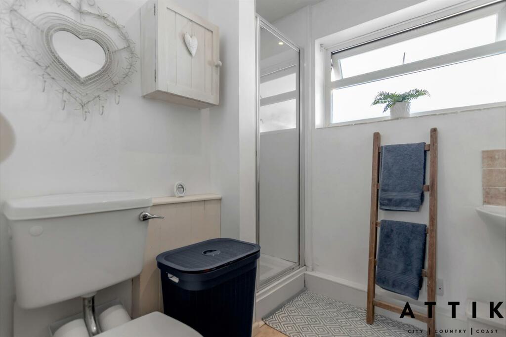 10 Valley Close, Holton IP19 8NF (16) (1).jpg