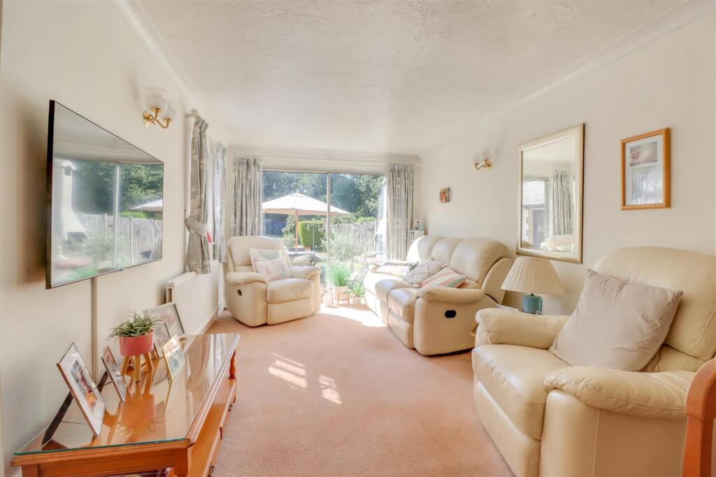 111 RUNWELL ROAD INSIDE-14.jpg