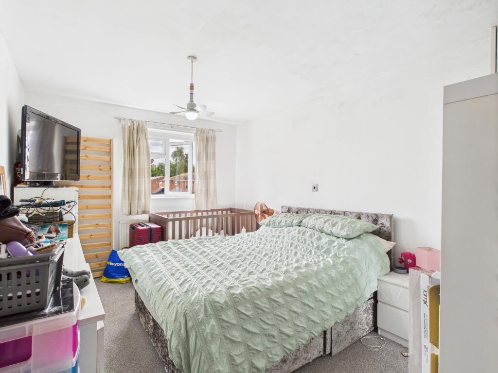 CAM04825G0-PR0142-STILL012