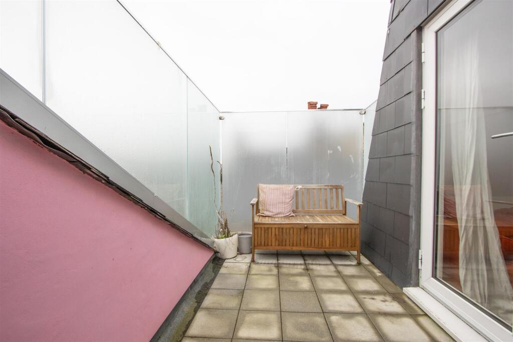 9b Loubet Street, London external 2.jpg