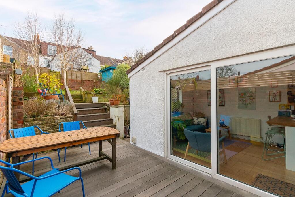 0R5RKE - External H.jpg