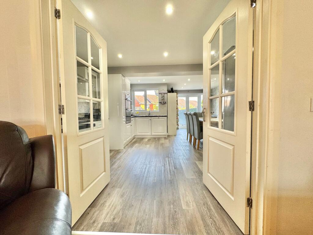 Doors to Kitchen/Diner