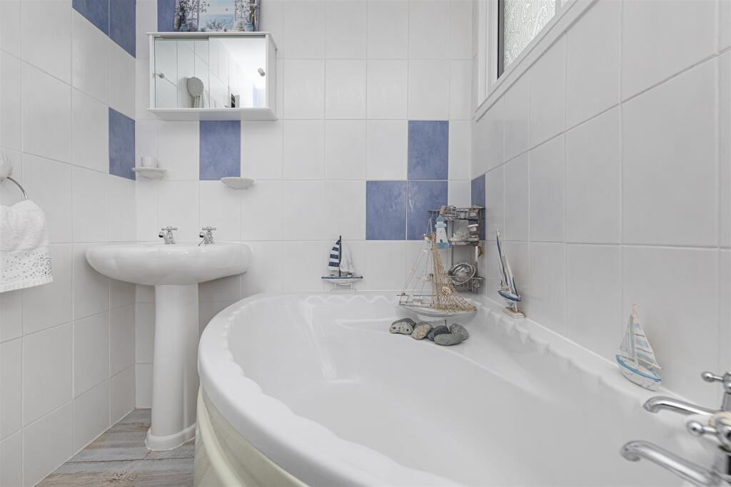 Bramleys Estate Agents - Elm Court - Kirkburton (2