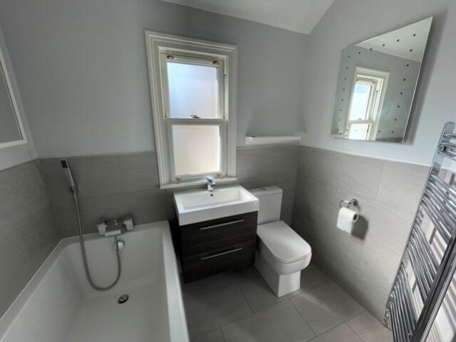 Bathroom_UpstairsStarightOn,,