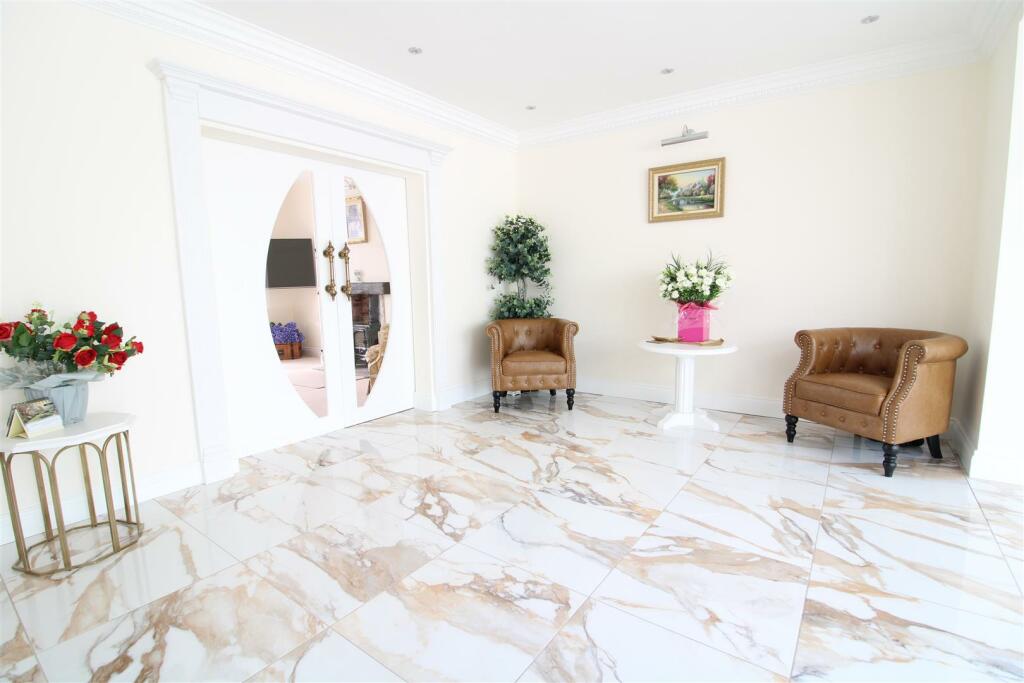 KITCHEN BREAKFAST AREA