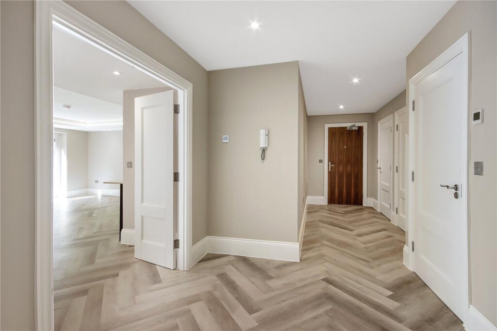 Plot 4 Entrance Hall