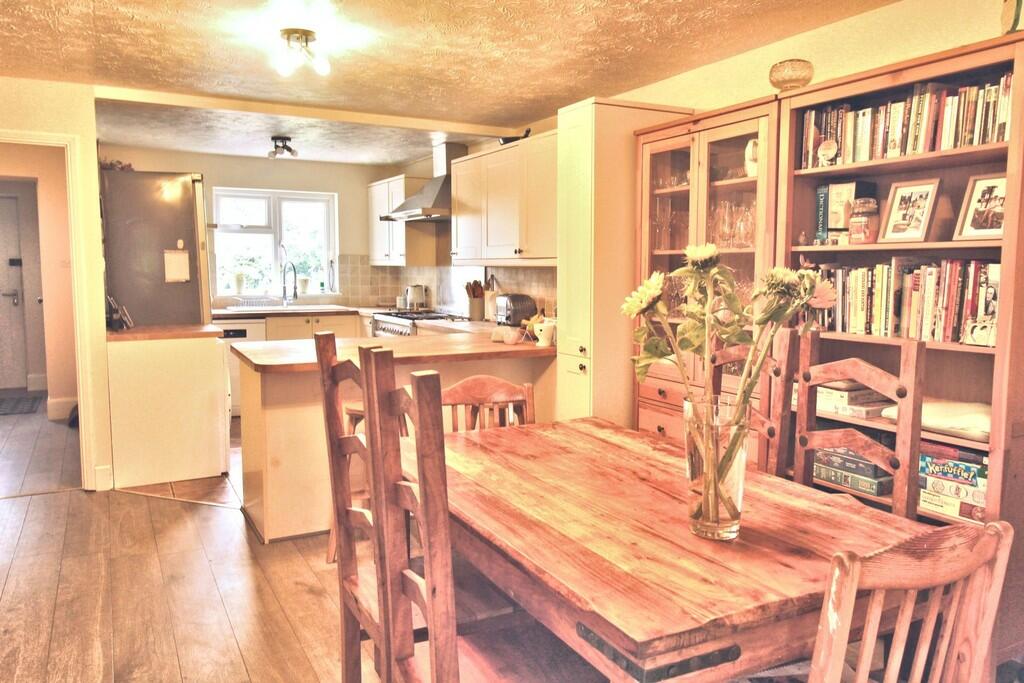 Dining area 1
