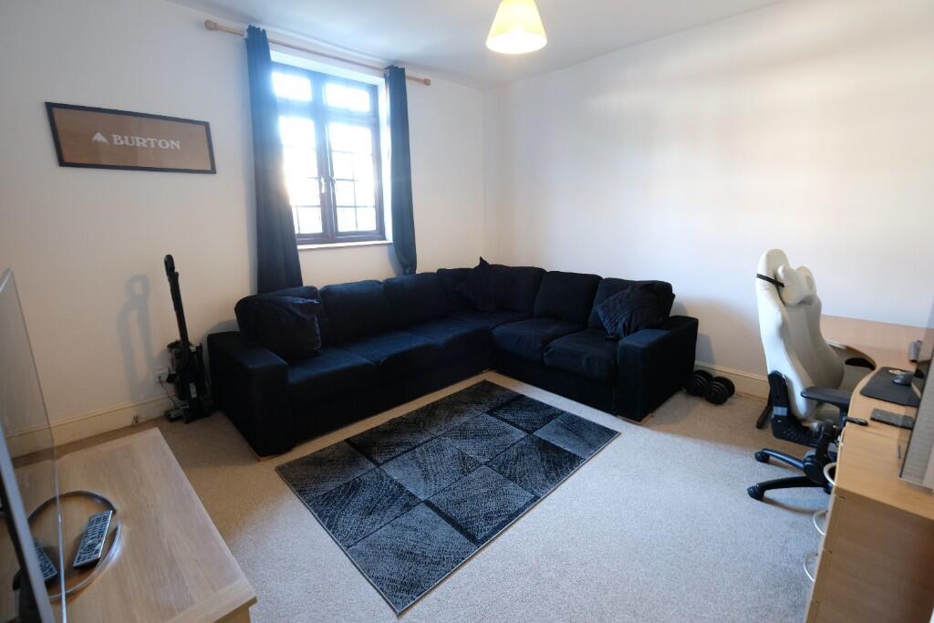 SITTING/DINING ROOM