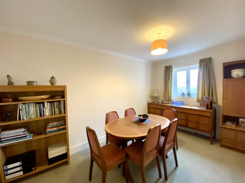 DINING ROOM/BEDROOM 2
