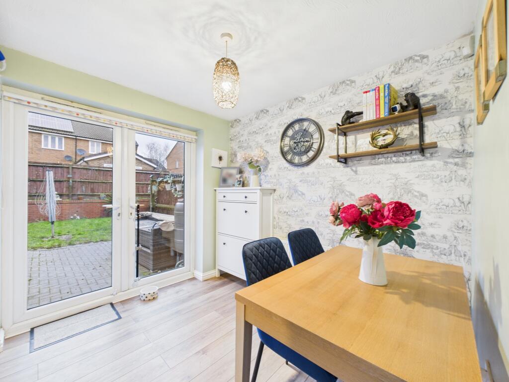 CAM04825G0-PR0246-STILL002