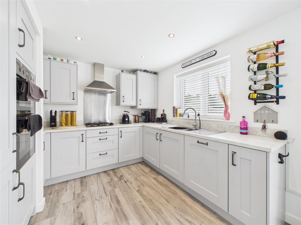 KITCHEN/ DINER