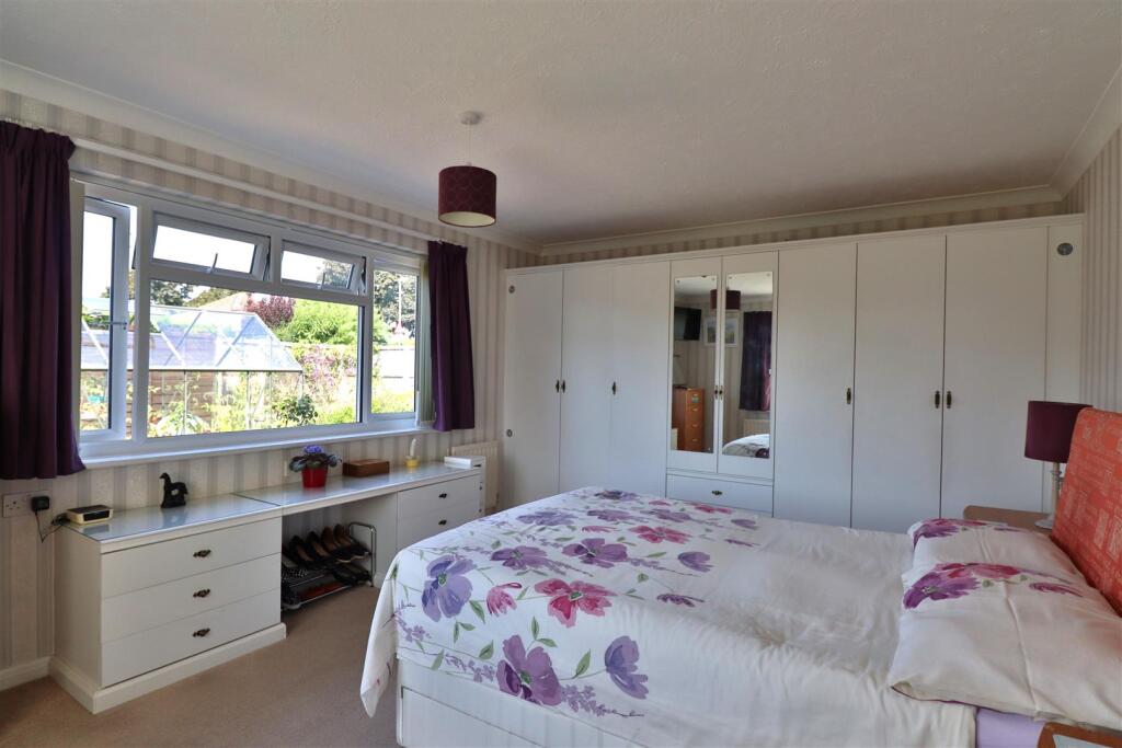 Image- bed 1 Stopham close.JPG