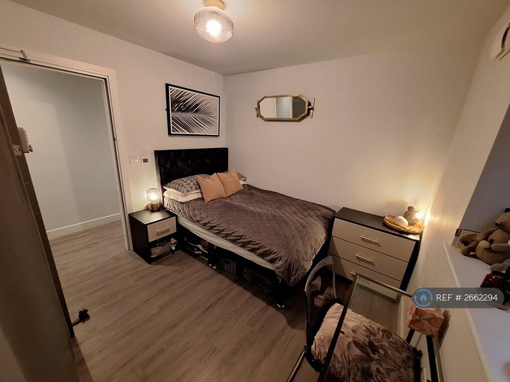 Fully Furnished Bedroom With Desk
