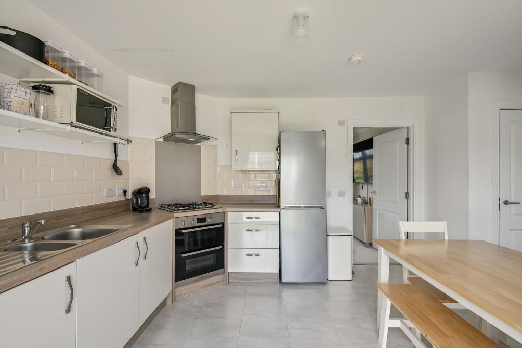 Kitchen / Dining Area