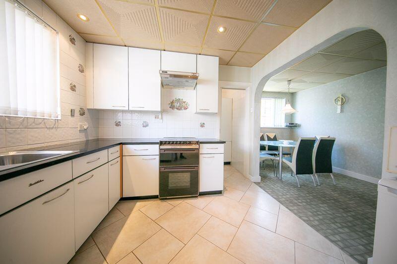 Kitchen &amp; dining room