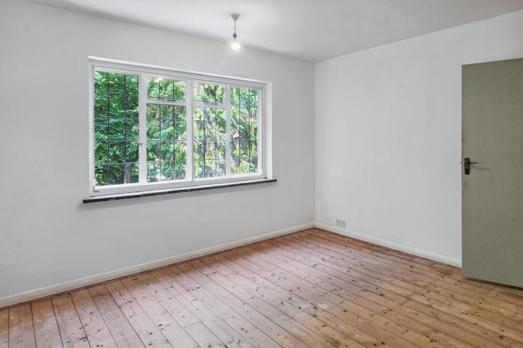 66 Burgess Wood Road South, Beaconsfield, Buckinghamshire HP9 1EJ