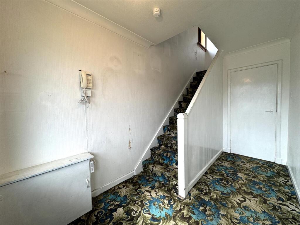 HALLWAY.JPG