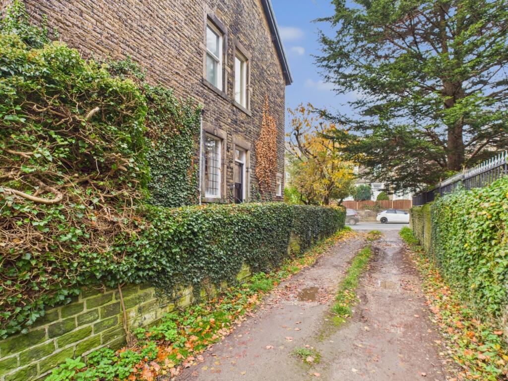 CAM04233G0-PR0042-STILL060