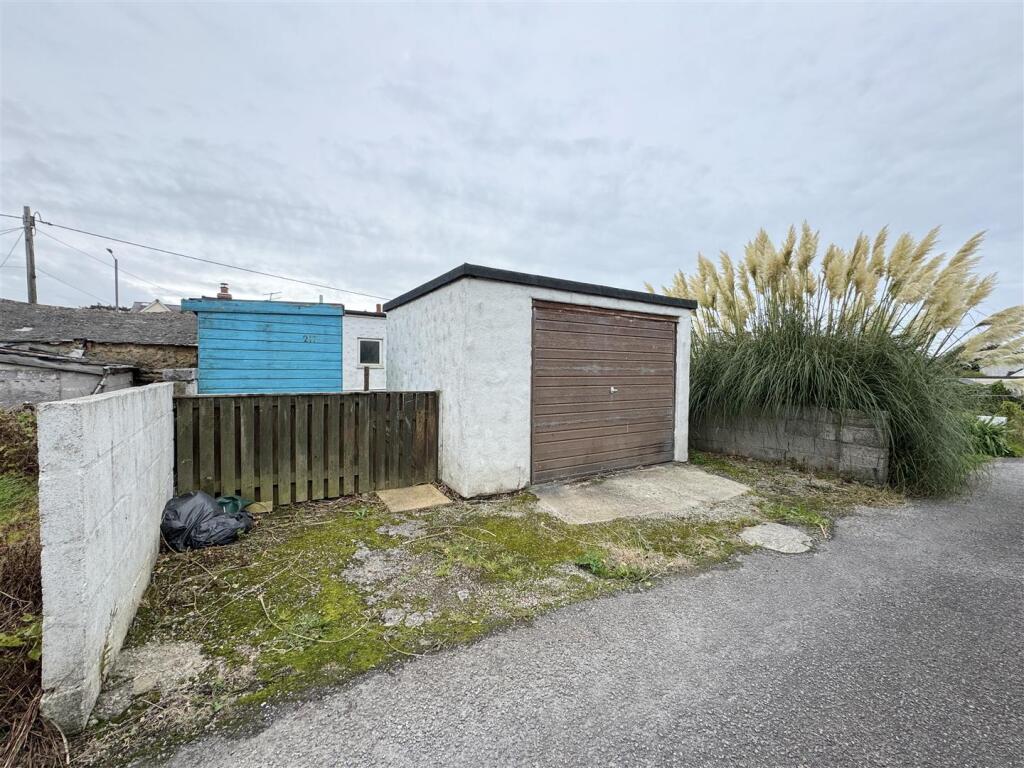 Garage/Parking