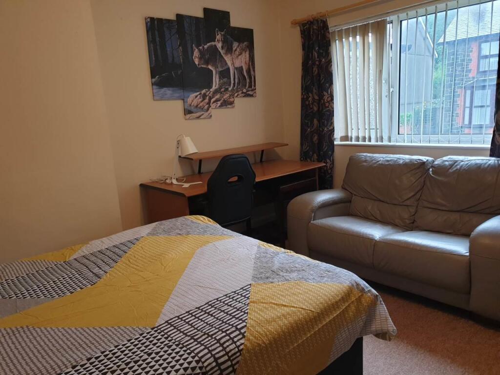 Bedroom 3-2.jpg