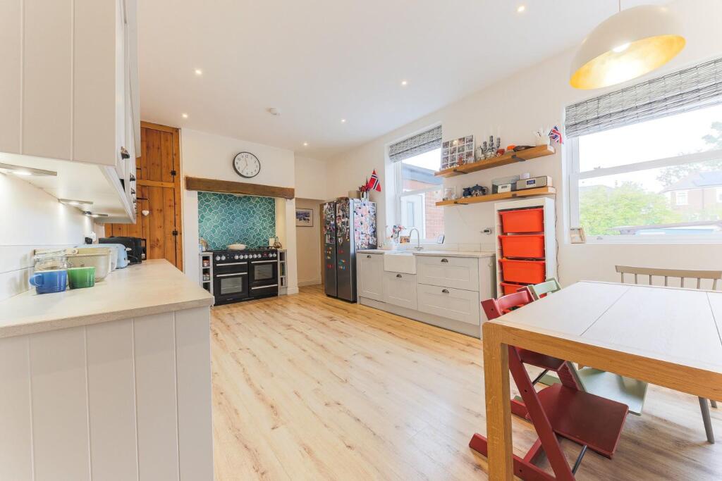 Kitchen dining room-2.jpg