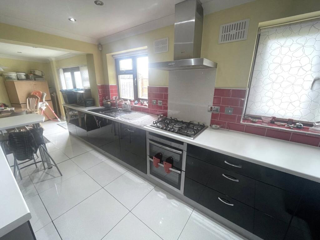 Kitchen (2)