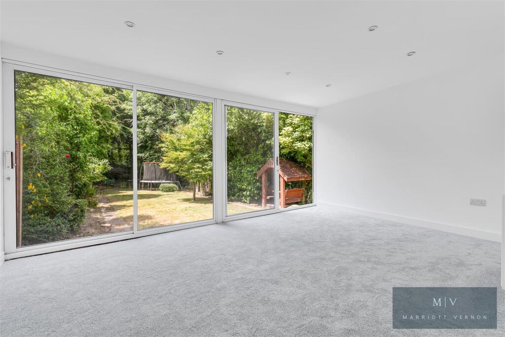 Crest Road 18 MV-3.jpg