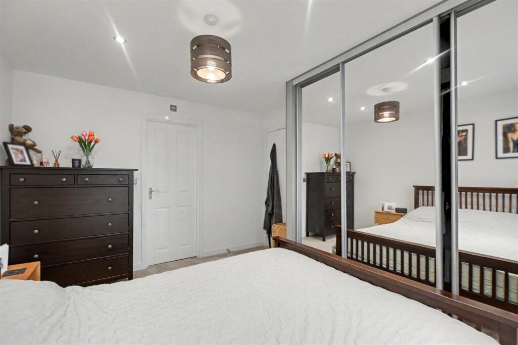 Bedroom 1_2.jpeg