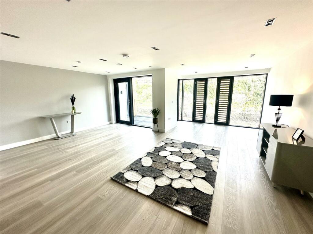KITCHEN/FAMILY/DINING ROOM