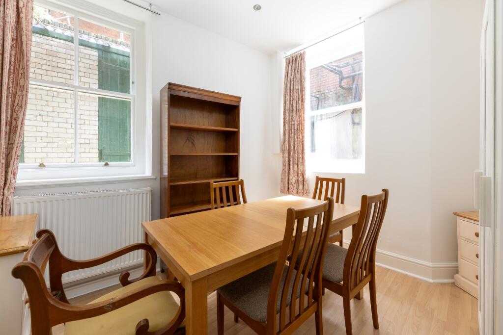 Cadogan Court F16...