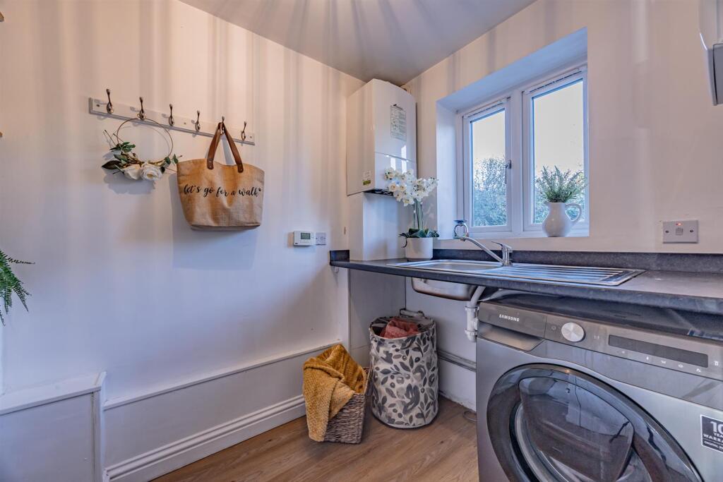 Perfectly presented, secluded property tucked away on a quiet no through road