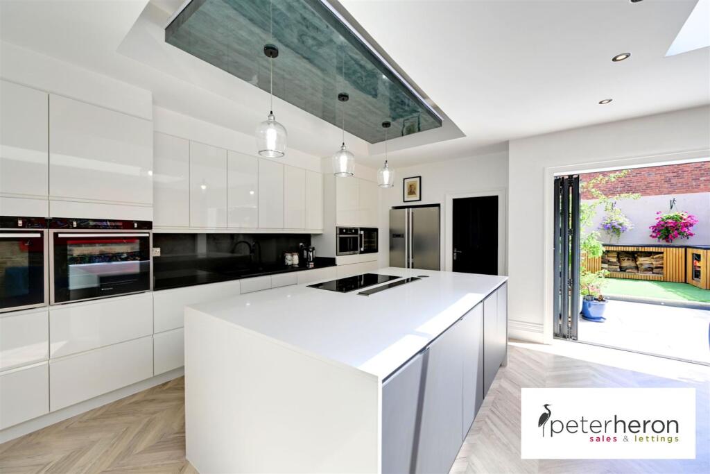 Kitchen/Diner And Family Area