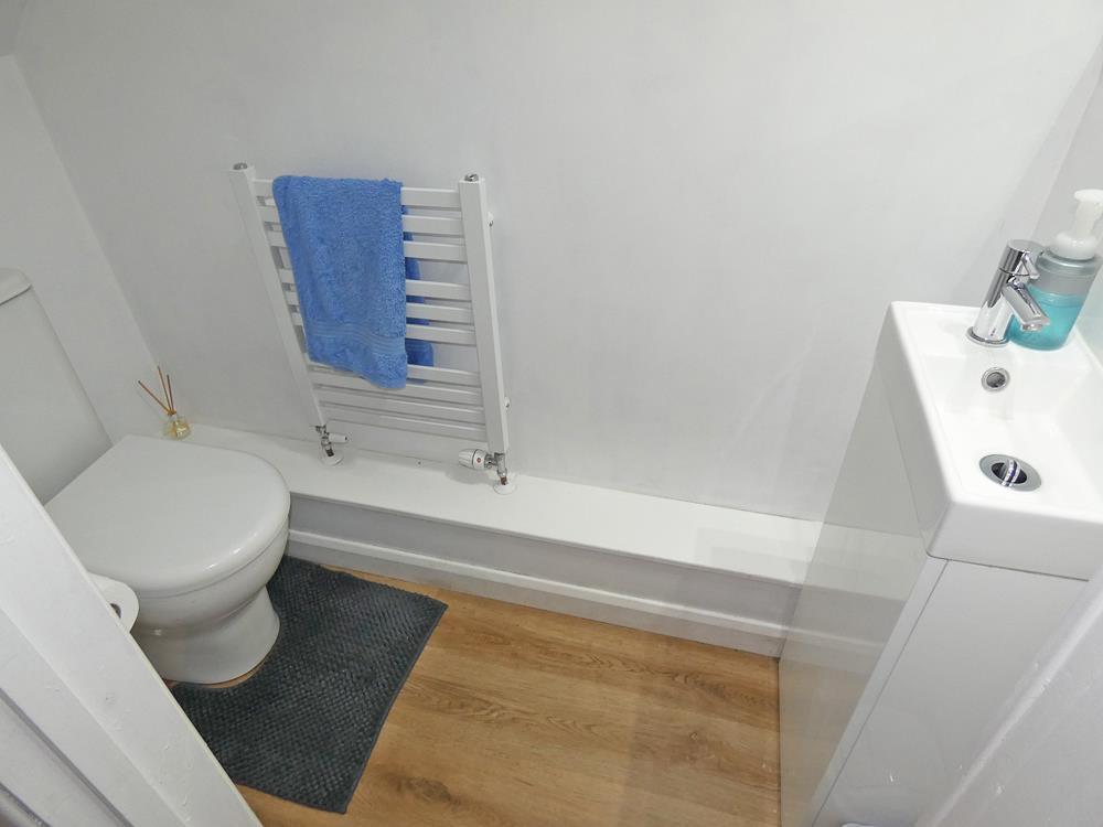 2293cloakroom.jpg