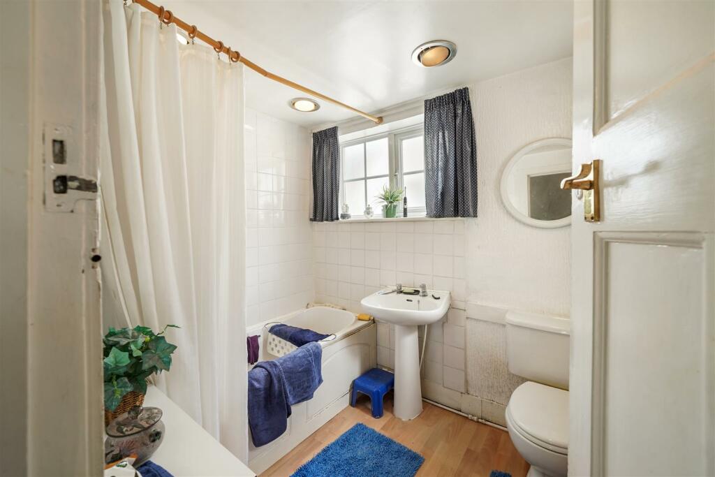Bathroom.jpg
