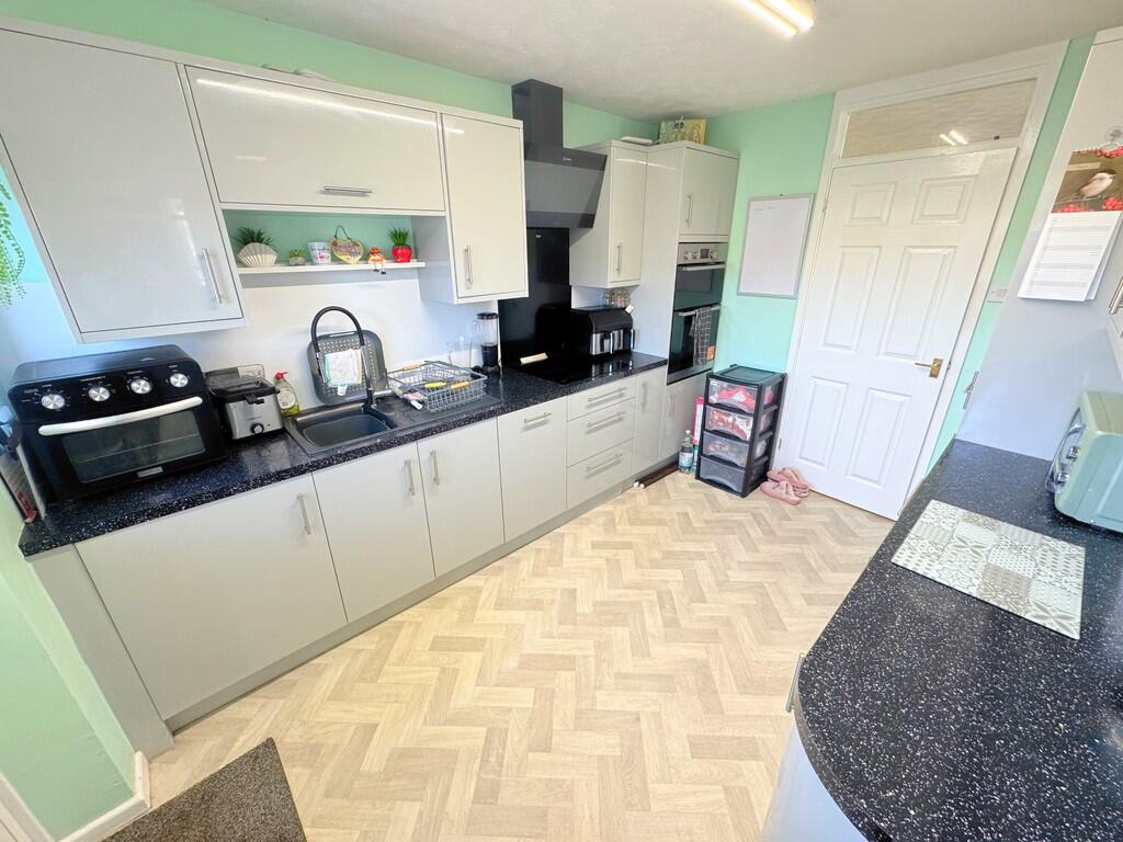 Kitchen alt angle