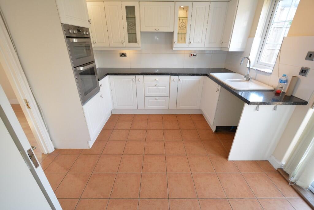 Fitted Kitchen/Break