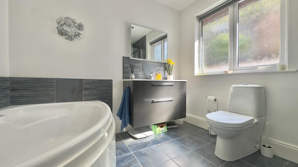 3F171770-81BB-4EB...