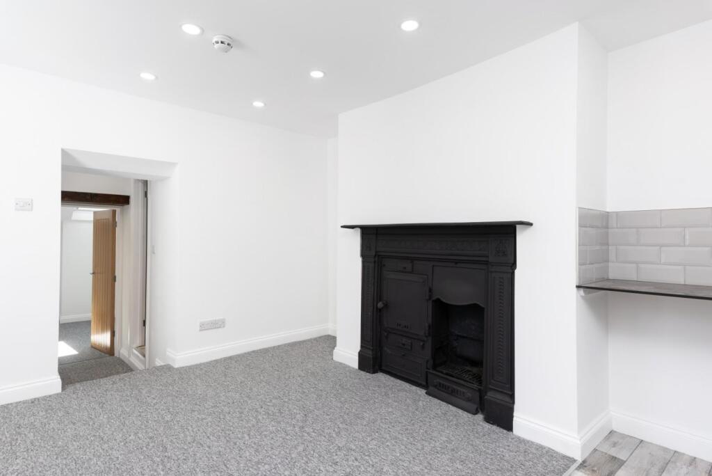 Flat 5, 1 Lower East Hayes Bath, BA1 6AN-7.jpg