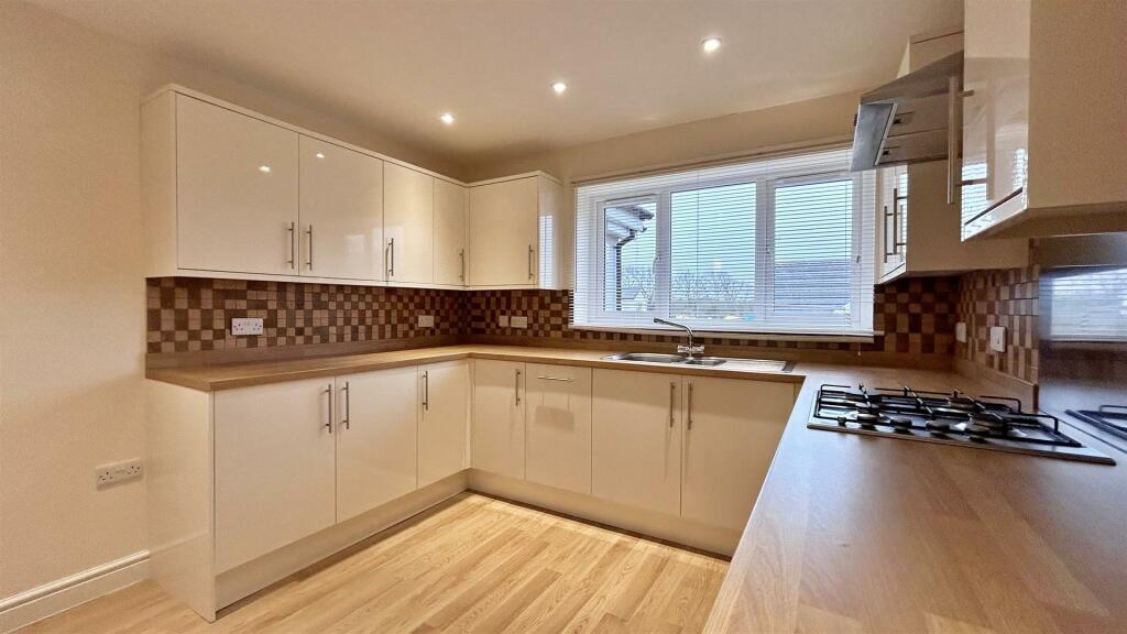 Kitchen 2.jpg
