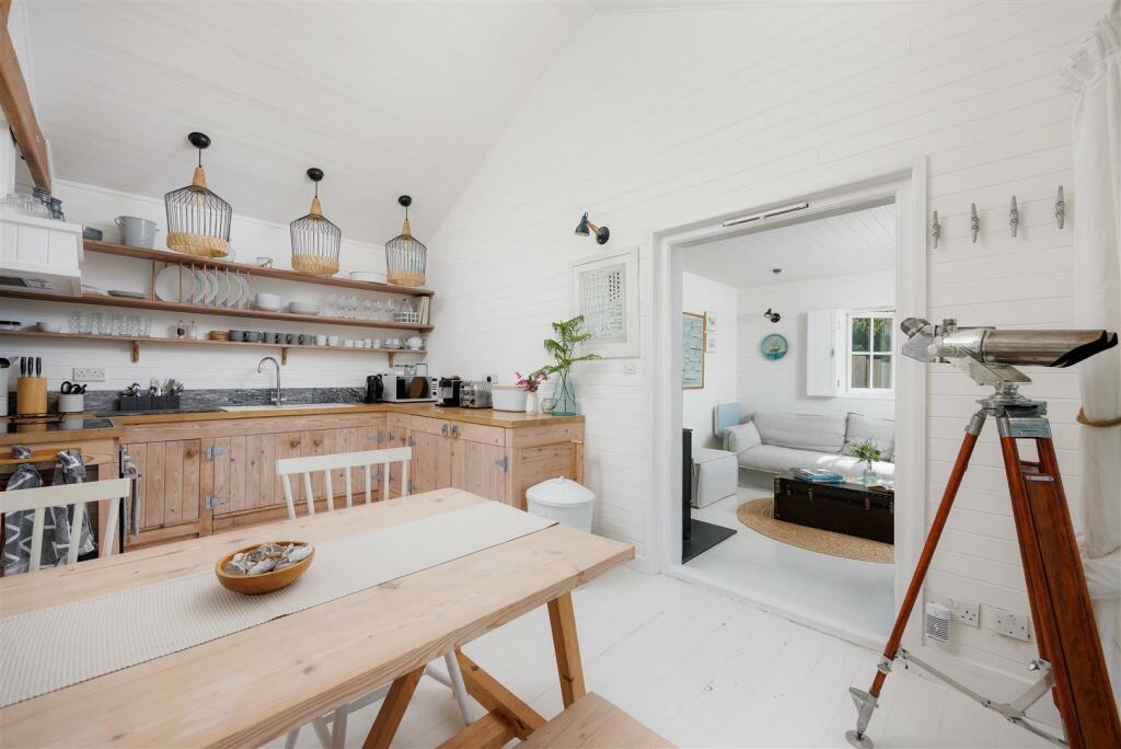 beach_house_lodge_27.jpg