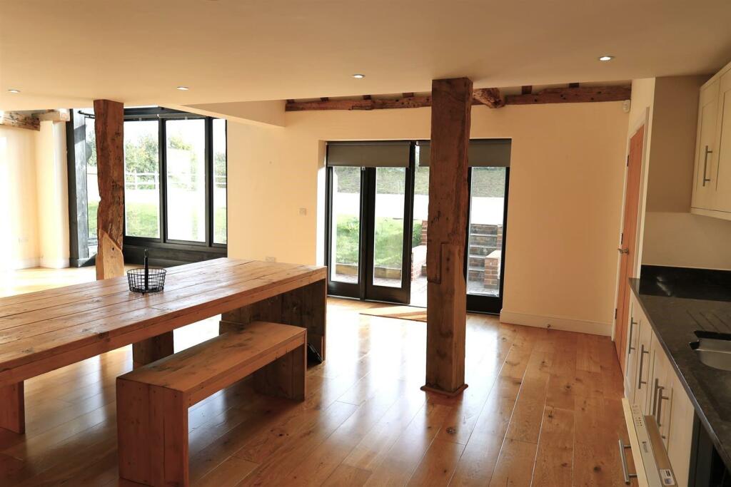 OPEN PLAN KITCHEN (2)