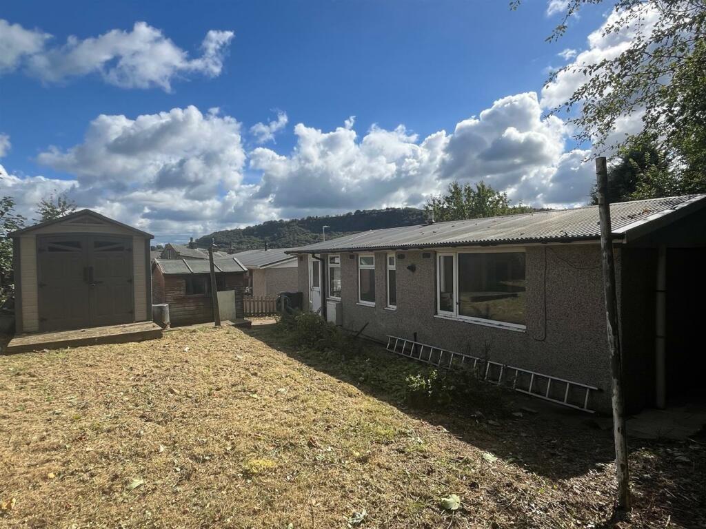 17 Royd View.jpg