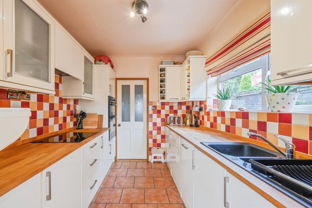 Kitchen: