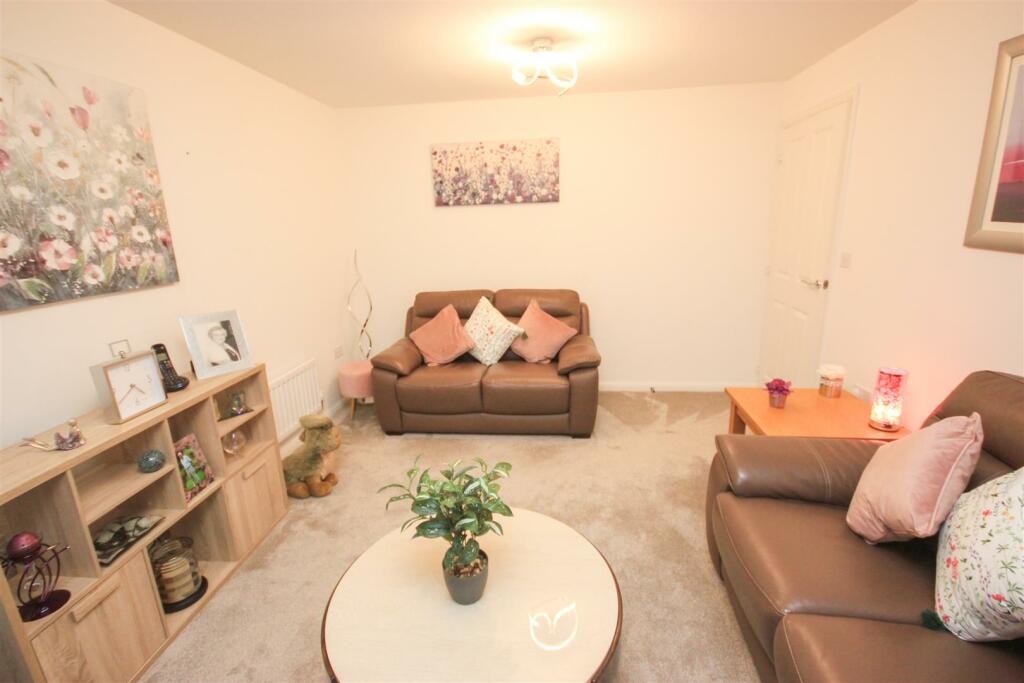 lounge 1..jpg