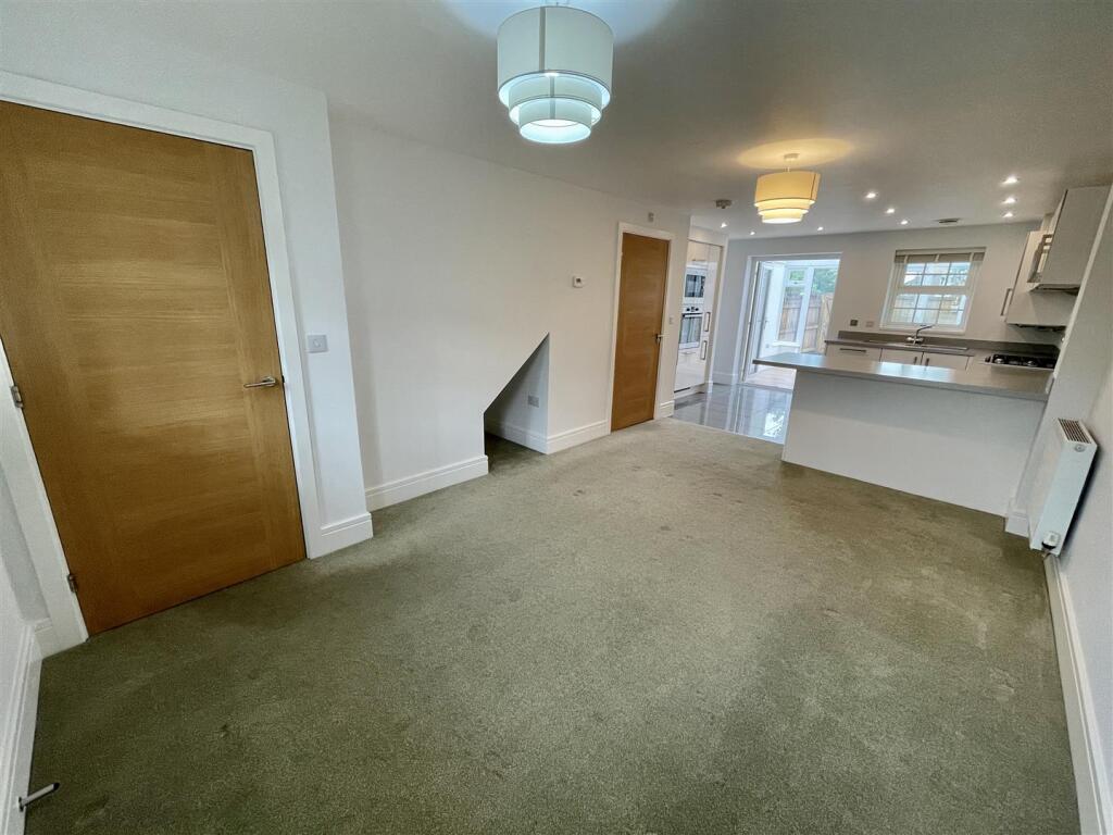 Lounge &amp; Dining Area