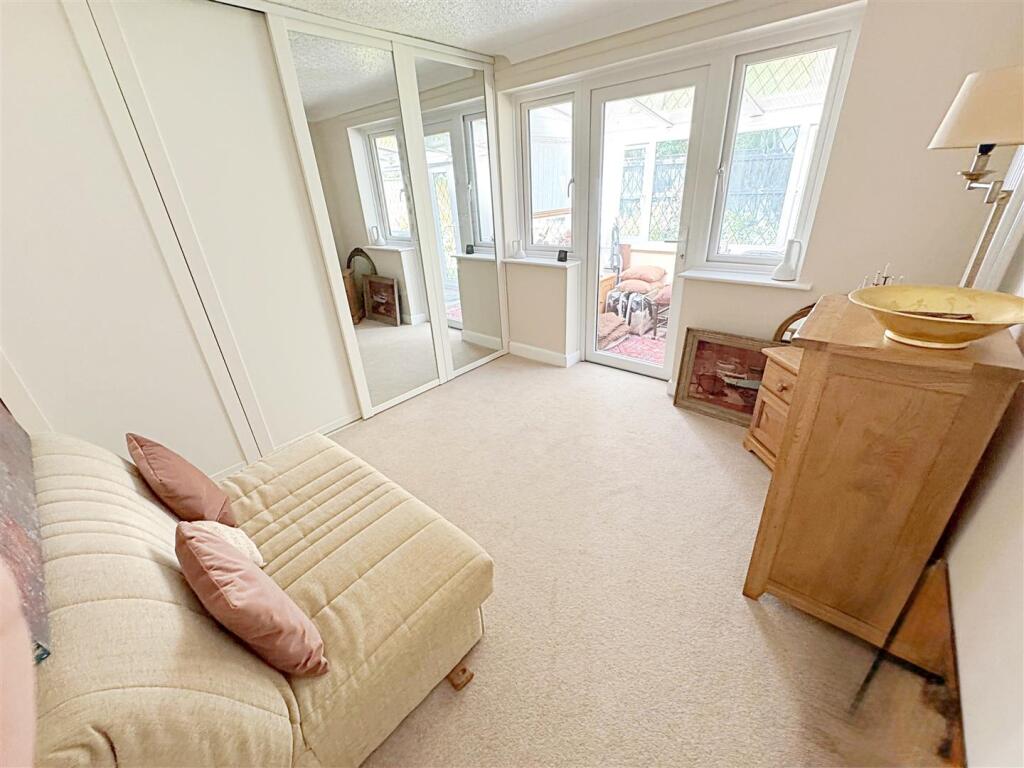 BEDROOM 2