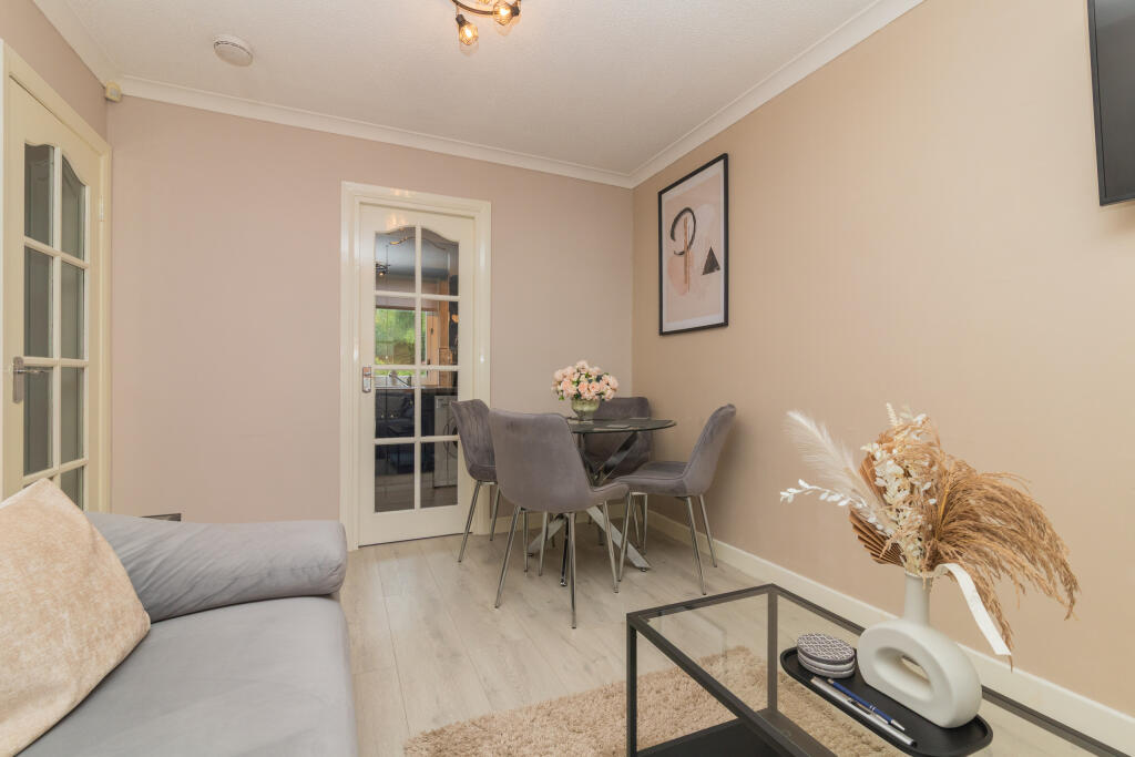 24 south park drive Paisley L-10