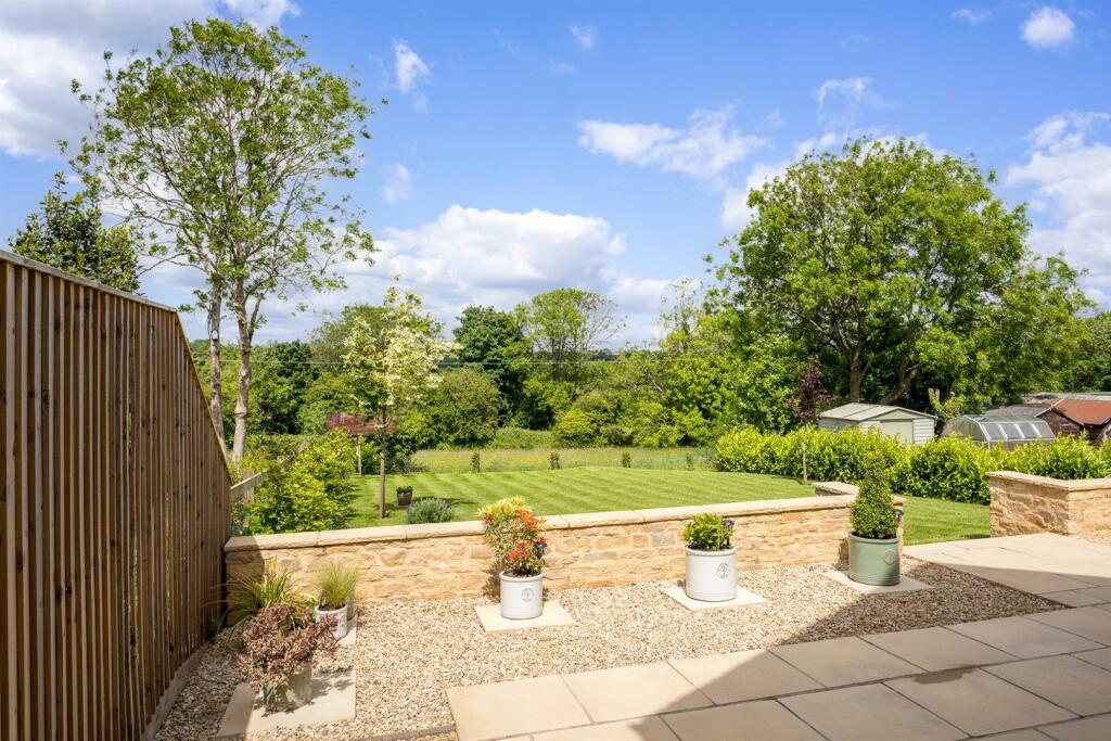 22 - Oakwood House - GL54 4NQ - Web.jpg