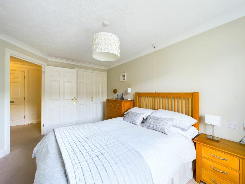 DOUBLE BEDROOM